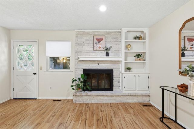 913 W Churchill Way, Mustang, OK 73064