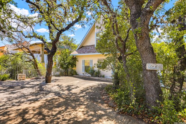 932 PEBBLE BEACH RD, Lakehills, TX 78063