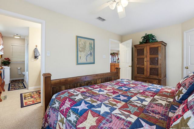 932 PEBBLE BEACH RD, Lakehills, TX 78063