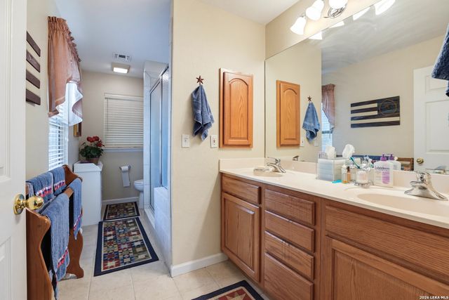 932 PEBBLE BEACH RD, Lakehills, TX 78063