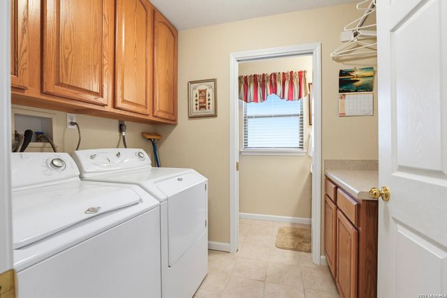 932 PEBBLE BEACH RD, Lakehills, TX 78063