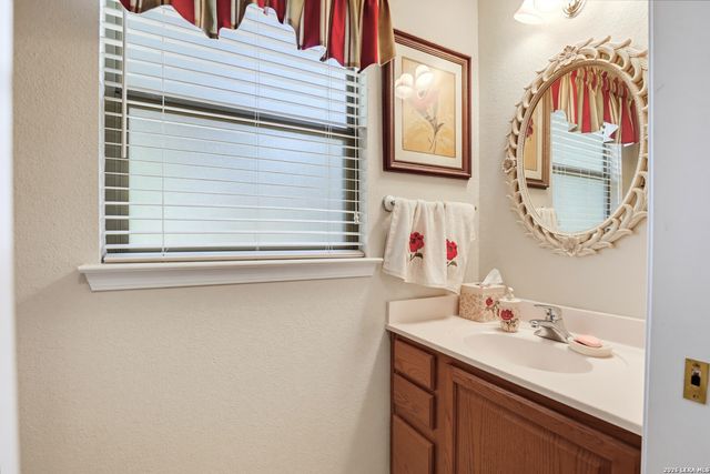 932 PEBBLE BEACH RD, Lakehills, TX 78063
