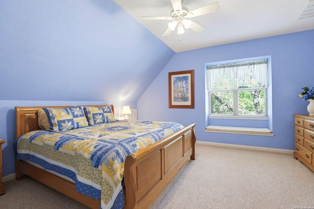 932 PEBBLE BEACH RD, Lakehills, TX 78063