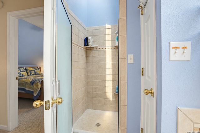 932 PEBBLE BEACH RD, Lakehills, TX 78063