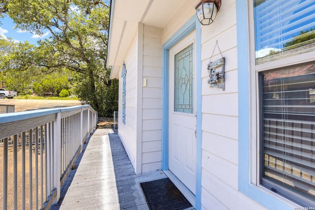 932 PEBBLE BEACH RD, Lakehills, TX 78063