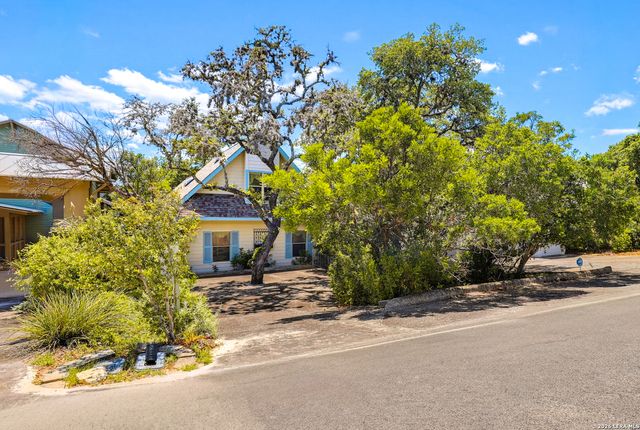 932 PEBBLE BEACH RD, Lakehills, TX 78063