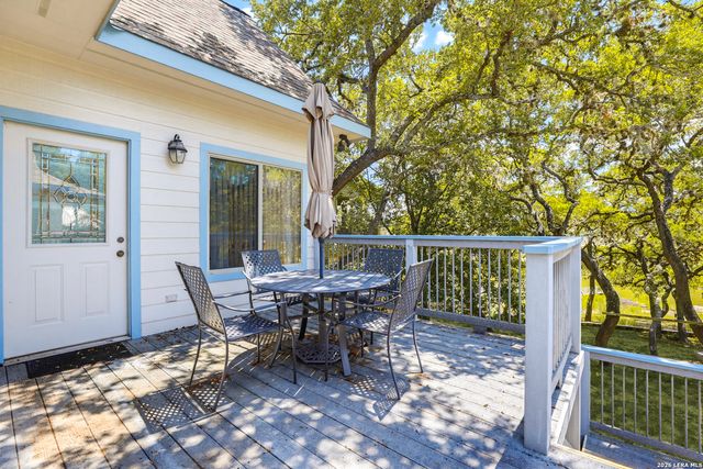 932 PEBBLE BEACH RD, Lakehills, TX 78063