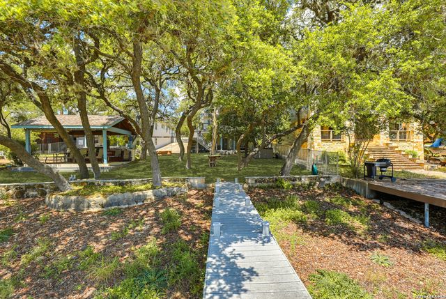 932 PEBBLE BEACH RD, Lakehills, TX 78063
