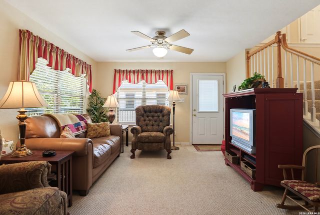 932 PEBBLE BEACH RD, Lakehills, TX 78063