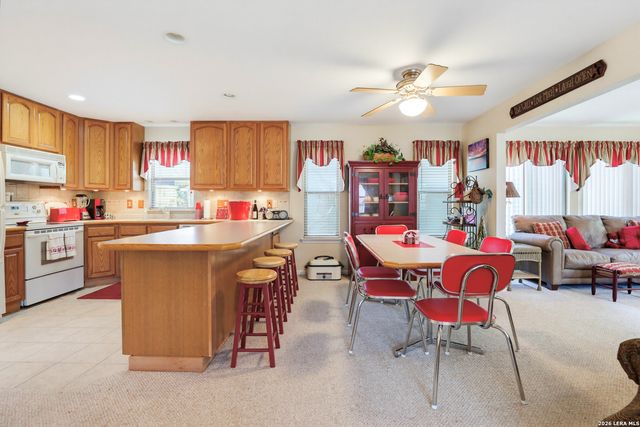 932 PEBBLE BEACH RD, Lakehills, TX 78063