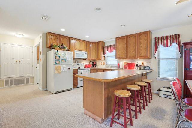 932 PEBBLE BEACH RD, Lakehills, TX 78063