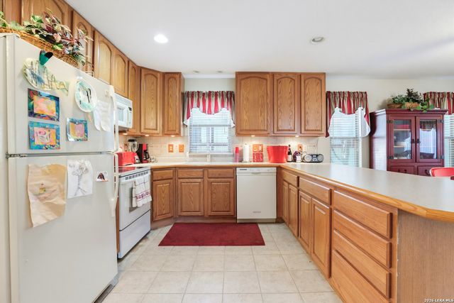 932 PEBBLE BEACH RD, Lakehills, TX 78063