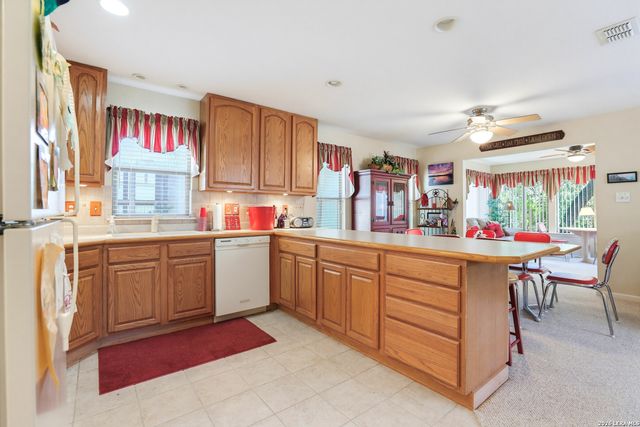 932 PEBBLE BEACH RD, Lakehills, TX 78063