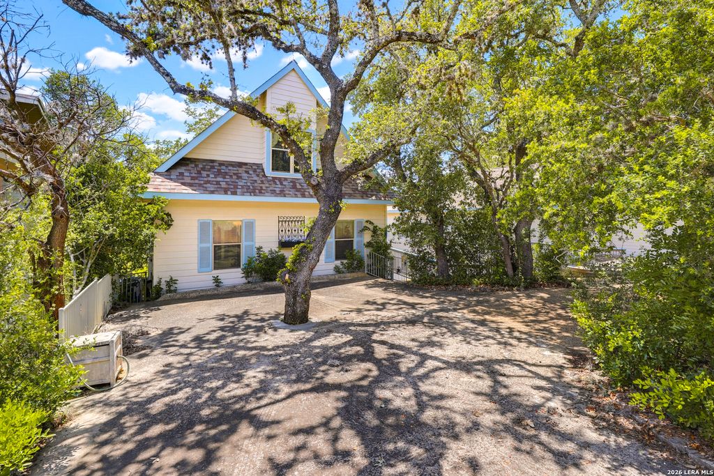 932 PEBBLE BEACH RD, Lakehills, TX 78063