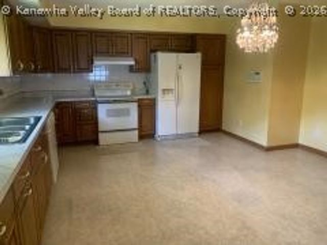 2811 Berkeley Avenue, St Albans, WV 25177