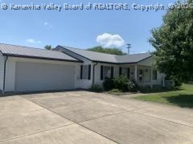 2811 Berkeley Avenue, St Albans, WV 25177