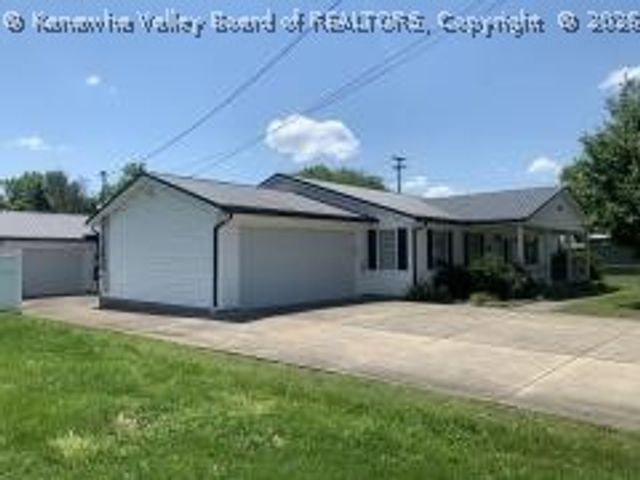 2811 Berkeley Avenue, St Albans, WV 25177