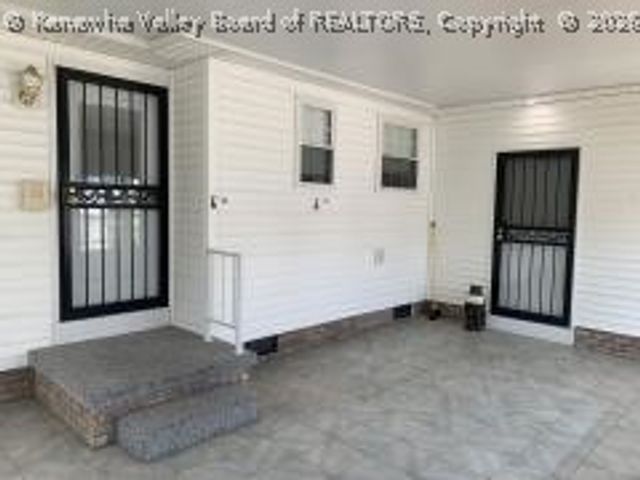 2811 Berkeley Avenue, St Albans, WV 25177