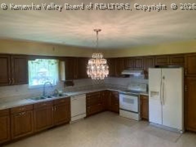 2811 Berkeley Avenue, St Albans, WV 25177