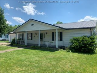2811 Berkeley Avenue, St Albans, WV 25177