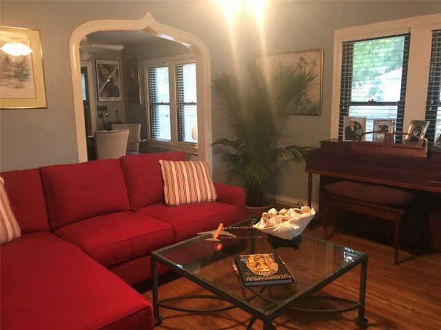 2546 Gladstone Drive, Dallas, TX 75211