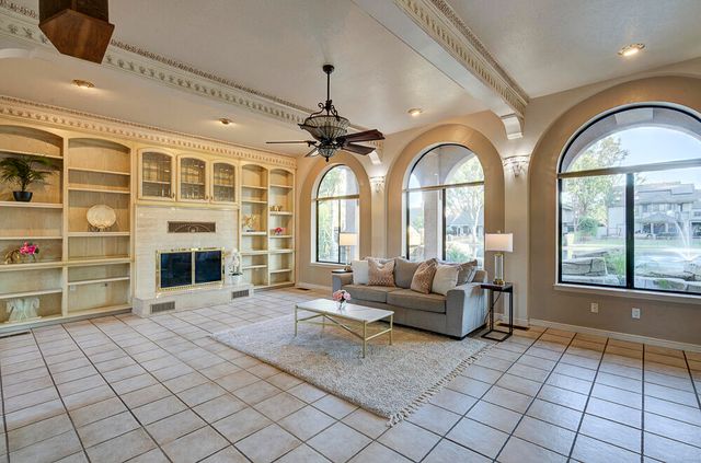 1617 N Aspen Court, Visalia, CA 93291