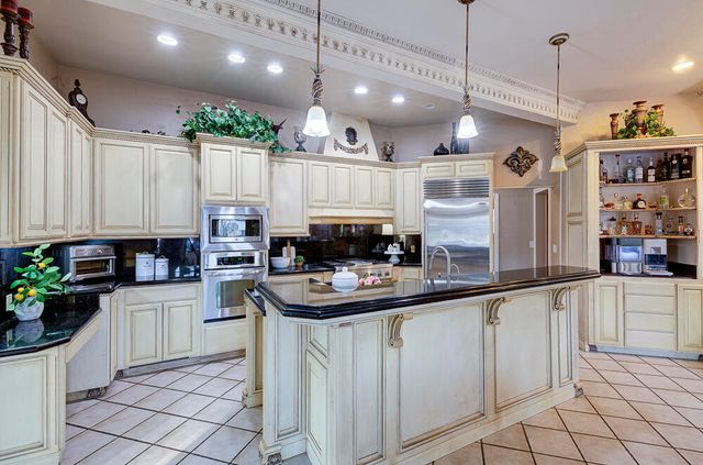 1617 N Aspen Court, Visalia, CA 93291