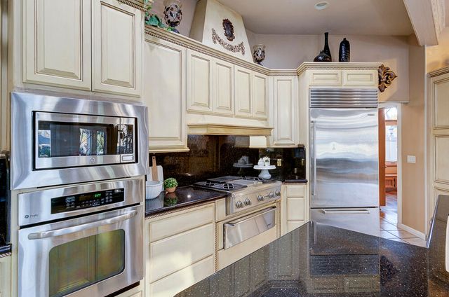 1617 N Aspen Court, Visalia, CA 93291