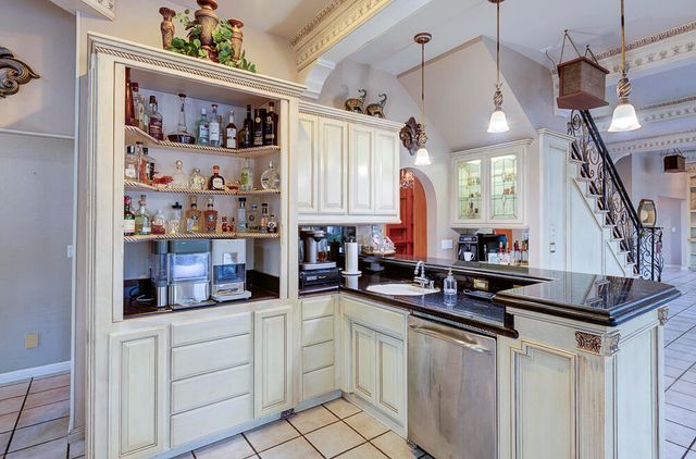 1617 N Aspen Court, Visalia, CA 93291