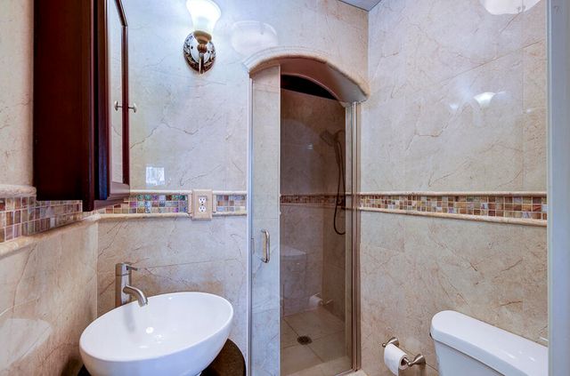 1617 N Aspen Court, Visalia, CA 93291