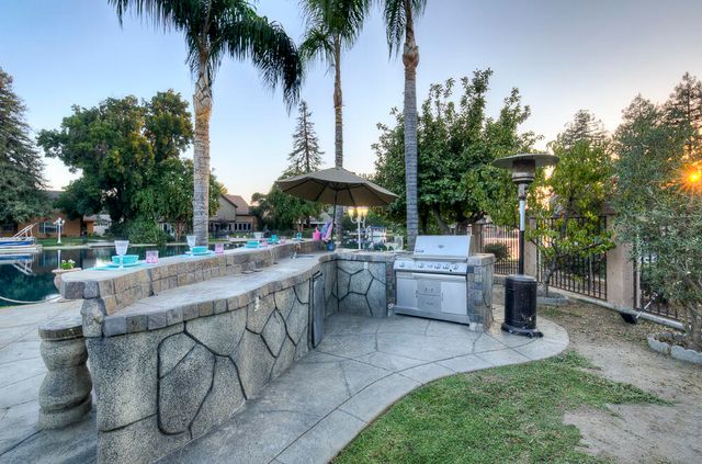 1617 N Aspen Court, Visalia, CA 93291