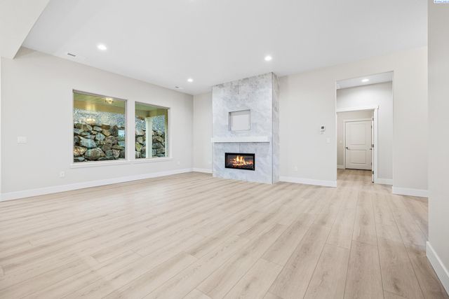 6530 W 30th Pl, Kennewick, WA 99338