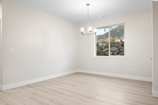 6530 W 30th Pl, Kennewick, WA 99338