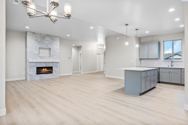 6530 W 30th Pl, Kennewick, WA 99338