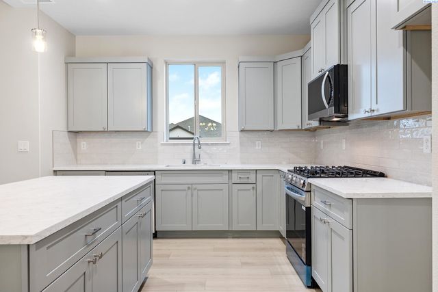 6530 W 30th Pl, Kennewick, WA 99338