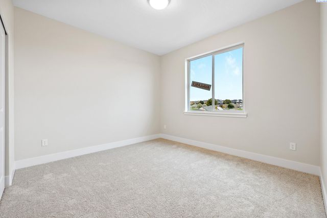 6530 W 30th Pl, Kennewick, WA 99338