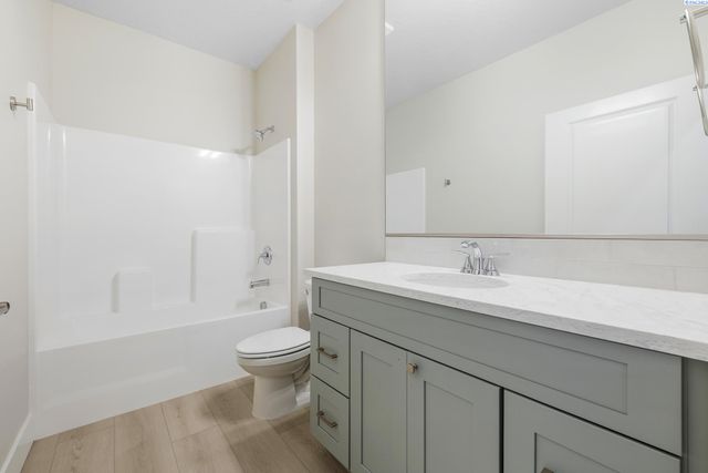 6530 W 30th Pl, Kennewick, WA 99338