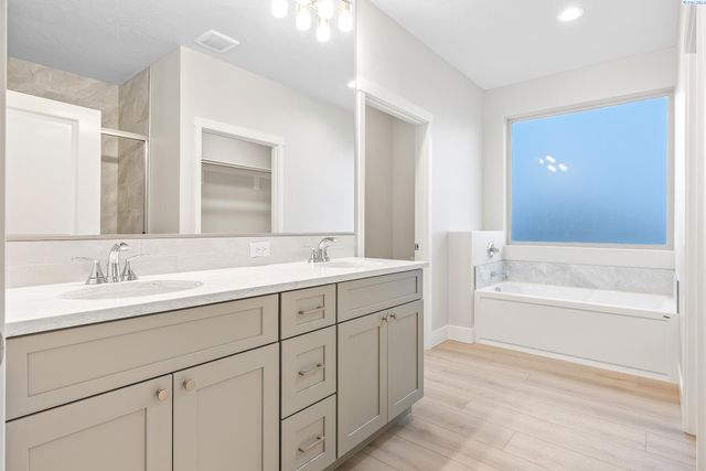 6530 W 30th Pl, Kennewick, WA 99338