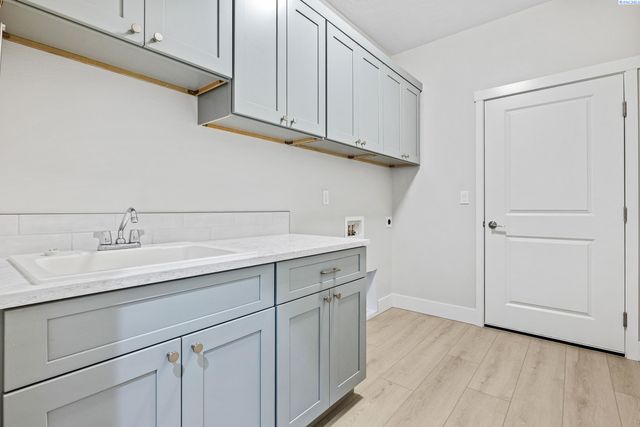 6530 W 30th Pl, Kennewick, WA 99338