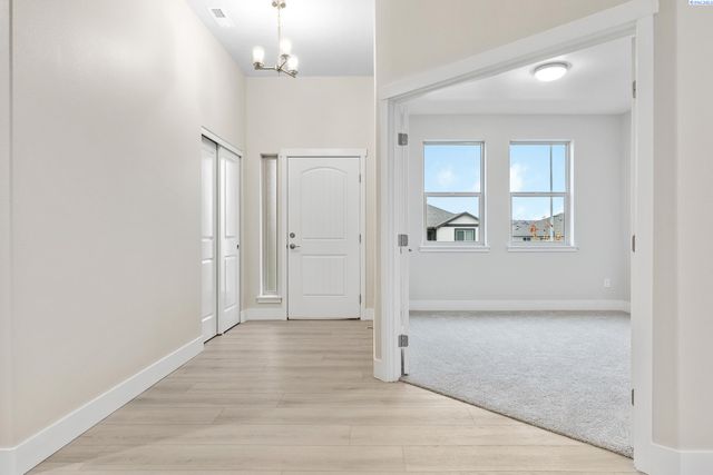 6530 W 30th Pl, Kennewick, WA 99338