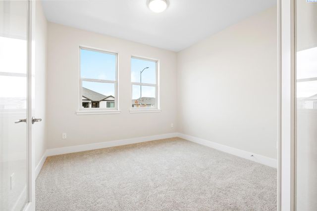 6530 W 30th Pl, Kennewick, WA 99338