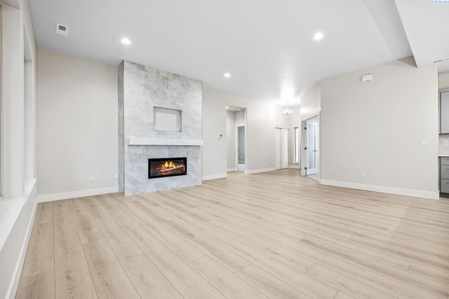 6530 W 30th Pl, Kennewick, WA 99338