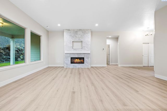 6530 W 30th Pl, Kennewick, WA 99338