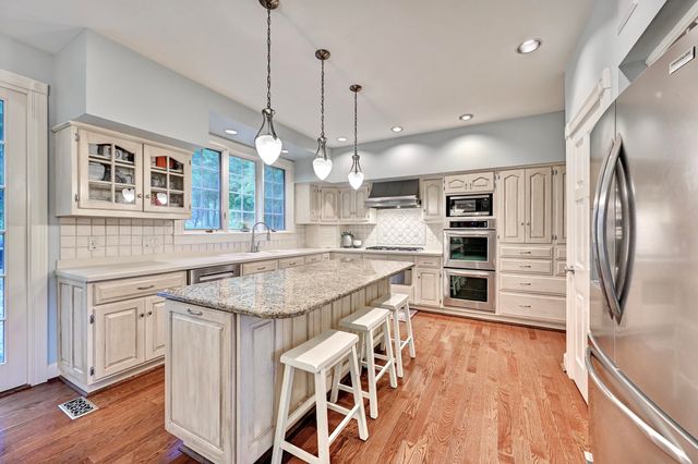 906 Squire Hill Court, Crescent Springs, KY 41017