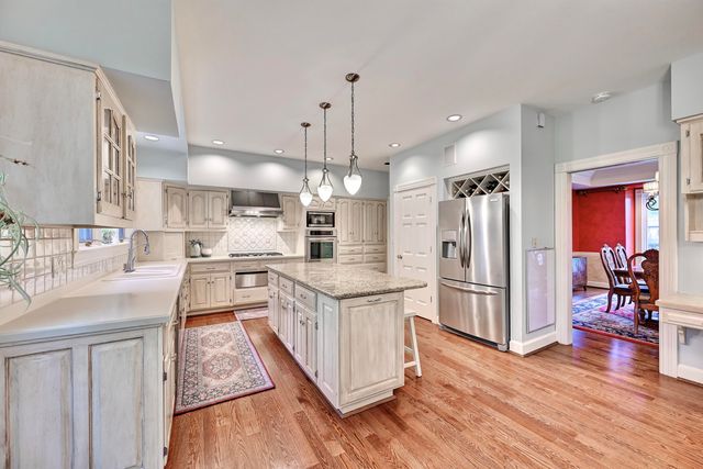 906 Squire Hill Court, Crescent Springs, KY 41017