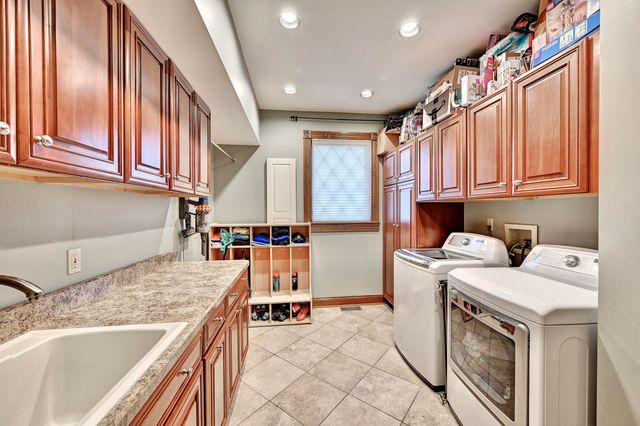 906 Squire Hill Court, Crescent Springs, KY 41017