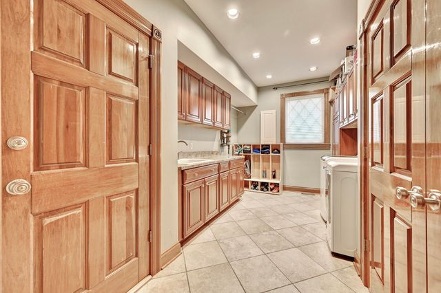 906 Squire Hill Court, Crescent Springs, KY 41017