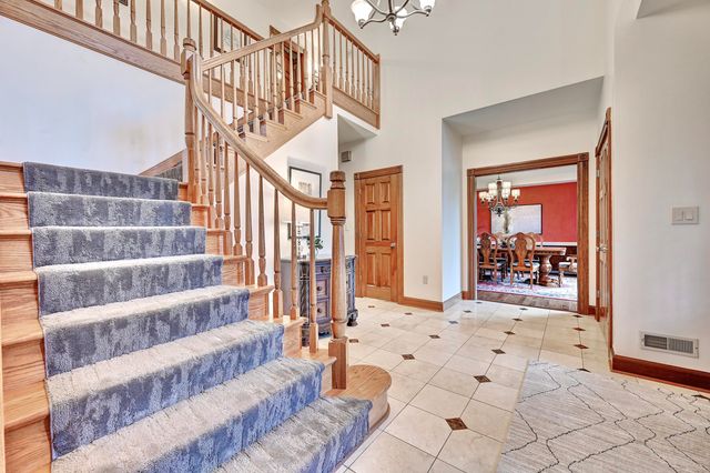 906 Squire Hill Court, Crescent Springs, KY 41017