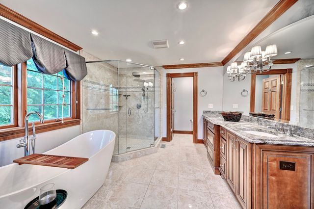 906 Squire Hill Court, Crescent Springs, KY 41017