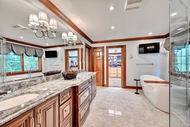 906 Squire Hill Court, Crescent Springs, KY 41017